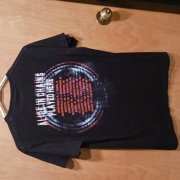 Alice in Chains concert t shirt A. large black good condition runs a bit small - Picture 5 of 6